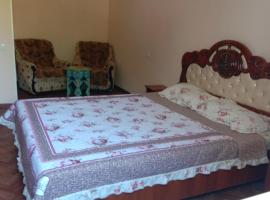 Guest House Sharq 21, Hotel mit Parkplatz in Chudschand