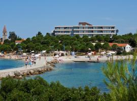 Maistra Select All Suite Island Hotel Istra، فندق في روفينج