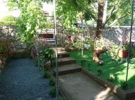 Ela Cres, hotel v Cresi