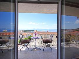 Makarska sea view rooms, מקום אירוח B&B במאקרסקה