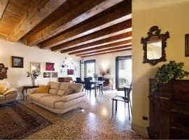 PadovaResidence Apartments - vista Piazza delle Erbe e Palazzo della Ragione