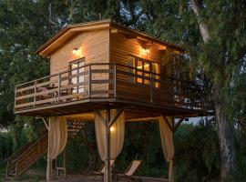 River TreeHouse, בקתה בלגאנאס