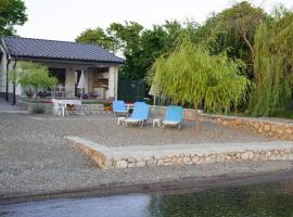 Lake House Sand: Ohri'de bir kulübe
