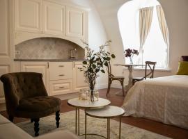 Heart of OLD TOWN - St. Ann apartment, hotel di Vilnius