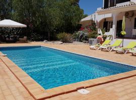 Villa Navita, hotel com piscinas em Loulé