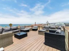 Fantastic Mission Beach condo steps to the Beach