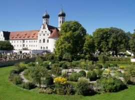 Gäste- und Tagungszentrum im Don Bosco Kloster Benediktbeuern, hotel v destinaci Benediktbeuern