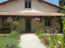 Holiday Country Villa with Panoramic Views, vacation home in Bouteilles-Saint-Sébastien