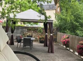 Chambres d'Hotes du Moulin de Lachaux, hotelli kohteessa Châteauneuf-les-Bains