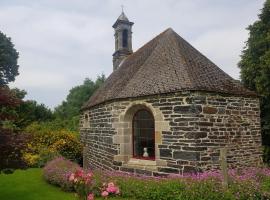 Gîte Atypique Dans Une Chapelle, hotell med parkering i Briec