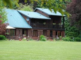 Spruce Lake, hotel with parking in Sauviat-sur-Vige