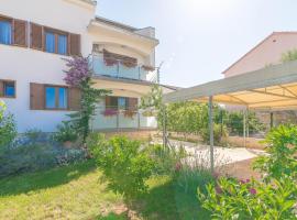 Apartment Alba Maris, hotel in Biograd na Moru