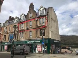Prime location rooms in high street