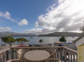 Akaroa Waterfront Apartment, apartament a Akaroa