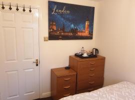 Lovely Room & Private Bathroom in Heart of London, rum i privatbostad i London