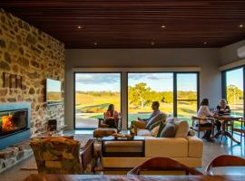 Hutton Vale Farm JHA Stone Cellar, B&B in Angaston