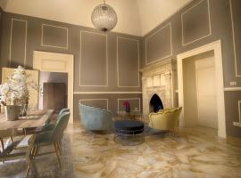 PALAZZO FORLEO Luxury Apartment, appartamento a Lecce