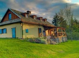 Nebo nad Štiavnicou - čarovná chalupa so záhradou, casa vacacional en Banská Štiavnica