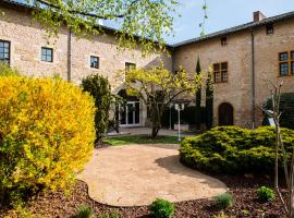 Hostellerie la Ferme du Poulet et son restaurant, хотел в Вилефранш сюр Сон