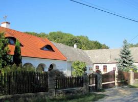 Sörényes Udvarház, hotel murah di Pénzesgyőr