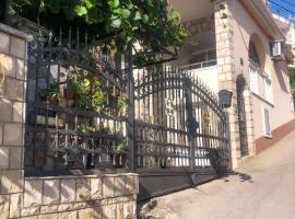 Apartments Moracanin, holiday rental in Sutomore