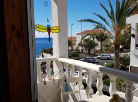 THE DRAGONFLY Private Loft 100m Beach, guest house in Candelaria