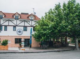 Latas Surf Lodge, Hotel in Loredo
