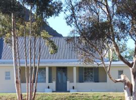 Kandelaars Cottage, farm stay in Oudtshoorn