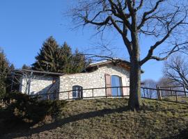 Mirabilia, bed and breakfast en Adrara San Rocco