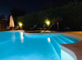 La Collina di Montegrappa - Villa e Residence - NEW 2024 - Suites con piscina privata riscaldata dotata di idromassaggio, airpool, nuoto controcorrente, cromoterapia, serviced apartment in Tuglie