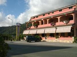 HOTEL LO SVINCOLO, hotell i Falerna