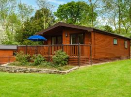 Woodlands Hotel & Pine Lodges, romantic hotel in Grange Over Sands