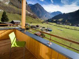 Familienhotel Oberkarteis โรงแรมในHüttschlag