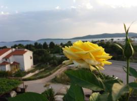 Apartman Lea, hotel di Brodarica