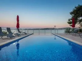 Gem of the sea luxury beach apartment with brand new heating infinity pool