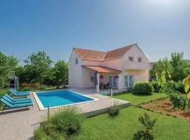 Villa Radosevic near Split, heated pool