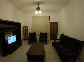 Casa, hogar equipado para el viajero y su familia.，哥多華的木屋