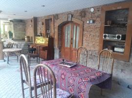 Aghveran Eco Guest House, hotel keluarga di Tkhit