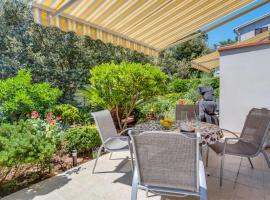 Apartments Adri、にあるLosinj Airport - LSZの周辺ホテル