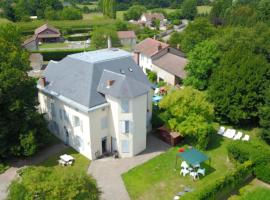 Chambres et Tables d'Hotes Les Breuils, hotel with parking in Mariol