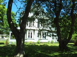 The Library Inn, accommodation in Souris