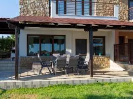 Villa Kristin 2 - 2min walk to Great Sandy, Shallow beach