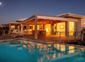 Pringle Bay Villa by Raw Africa Collection, holiday home in Pringle Bay
