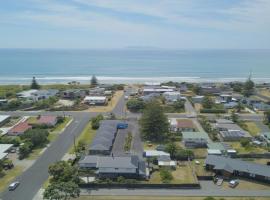 Beaches Motel, hotel in Waihi Beach