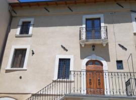Casa Iacobucci, overnatningssted med køkken i Fagnano Alto