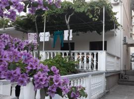 Sobe i apartmani Marović, hotel v destinaci Petrovac na Moru