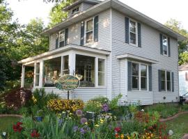 Serendipity Bed and Breakfast: Saugatuck şehrinde bir otel