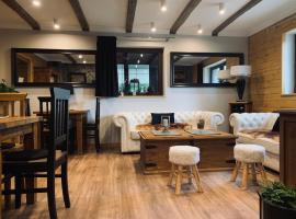 Willa Karkonoska - klimatyczne pokoje i studia z ANEKSAMI KUCHENNYMI - Śniadania Sauna Grota Solna Siłownia Parking WI-FI W CENIE, готель у Карпачі