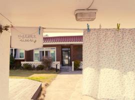 Hello Project Guesthouse, hotel near Saint Four Golf and Resort, Jeju