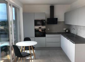 Apartment Sun Lakes pri Aquaparku，位于塞内奇的酒店